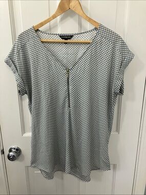 Express Gray and White Polka Dot v neck lightweight Blouse short sleeve size L